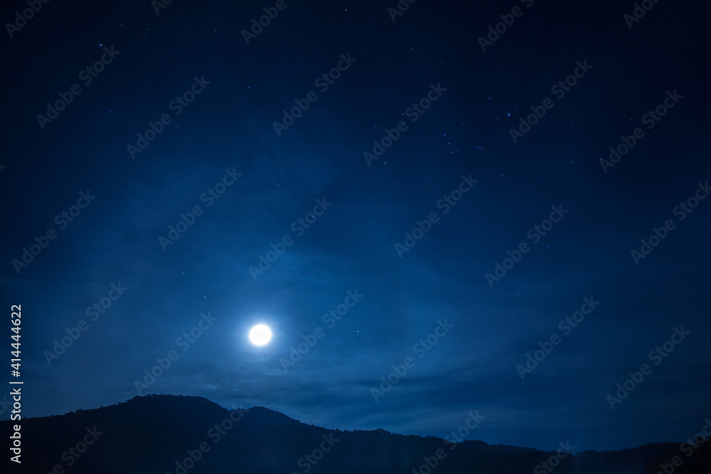 Fototapeta premium starry night sky over the mountain