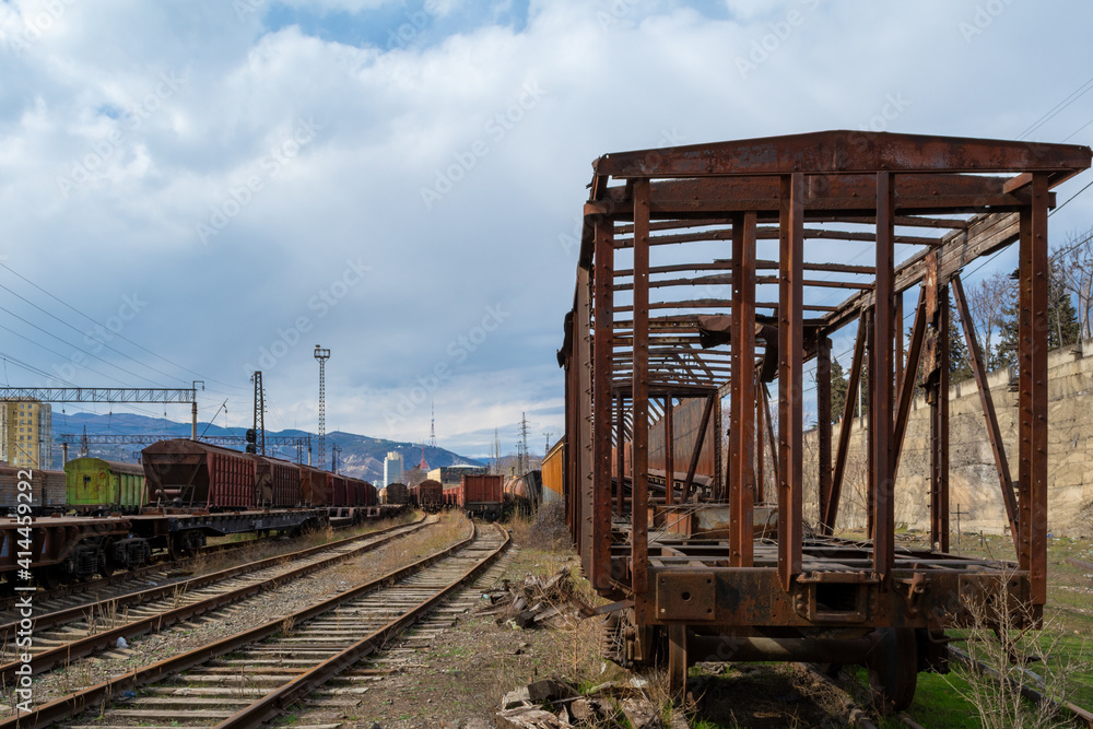 Obraz premium Georgia, Tbilisi. Railway junction. Old railway cars. Freight and passenger wagons out of service.