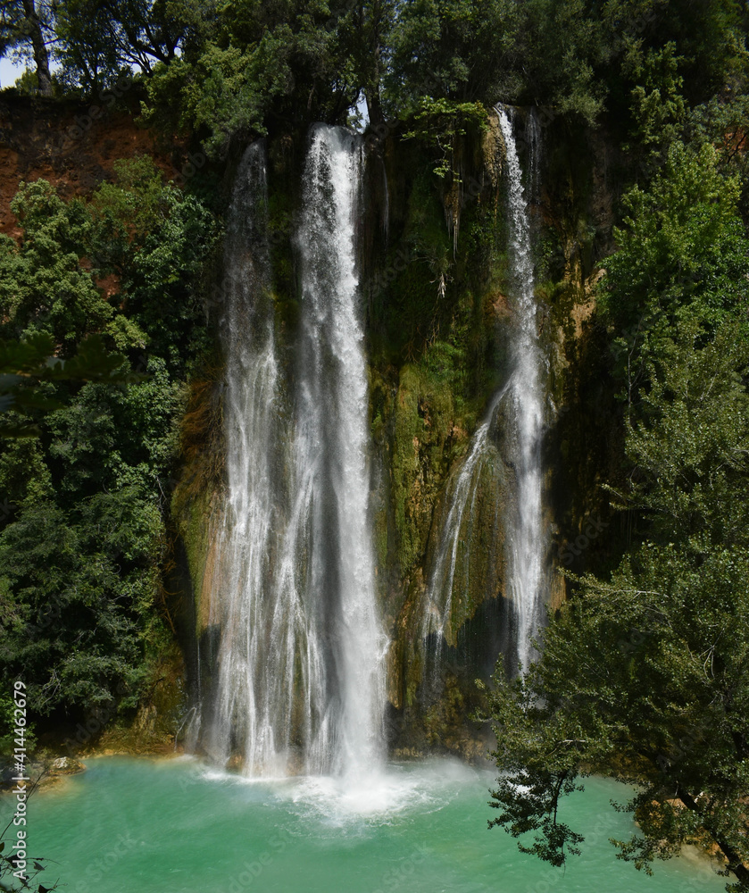 Obraz premium waterfall in the forest