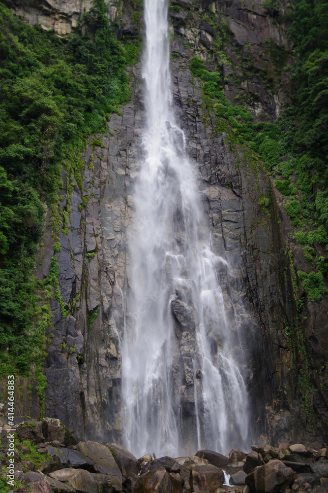 雄大な滝　落差　日本の滝