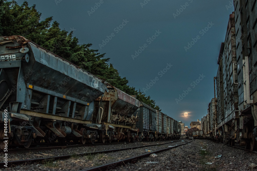 Fototapeta premium At the time that trains fall sleep