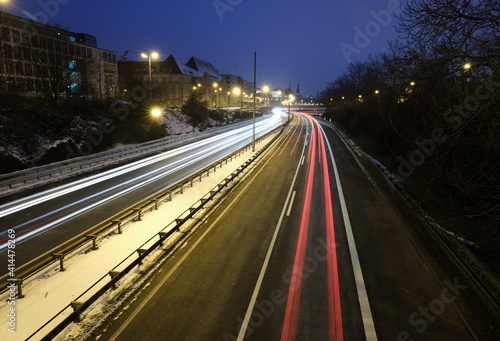 Autobahn Saarbrücken streifen Licht Nachtaufnahme