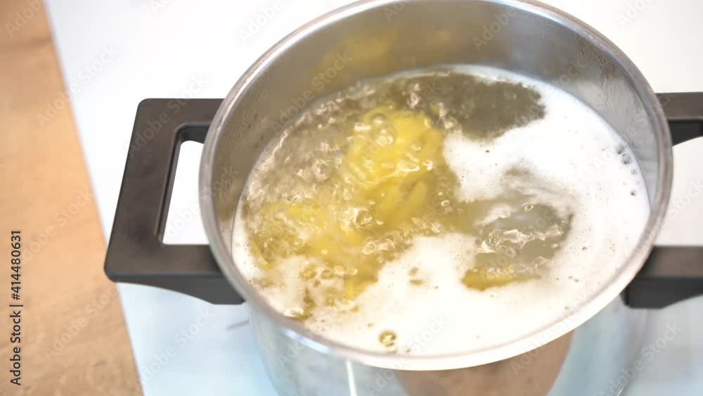 The pasta is cooked in boiling water in a saucepan The pasta is cooked in boiling water in a saucepan