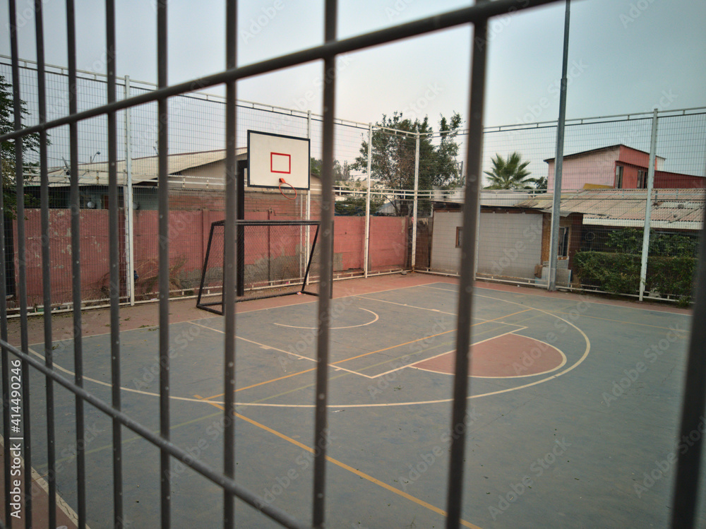 cancha de basquet o basquetbol sin usar, lugar de barrio pobre cancha de basquet o basquetbol sin usar, lugar de barrio pobre