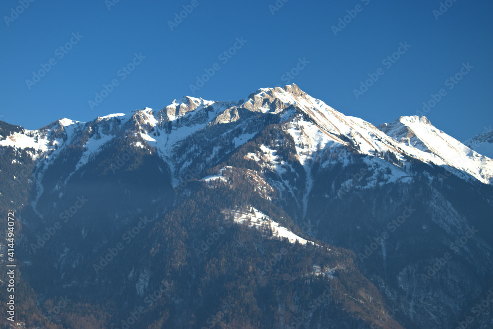 Wunderschöne Berglandschaft zur Winterzeit in Wartau im Sankt Galler Rheintal in der Schweiz 10.1.2021