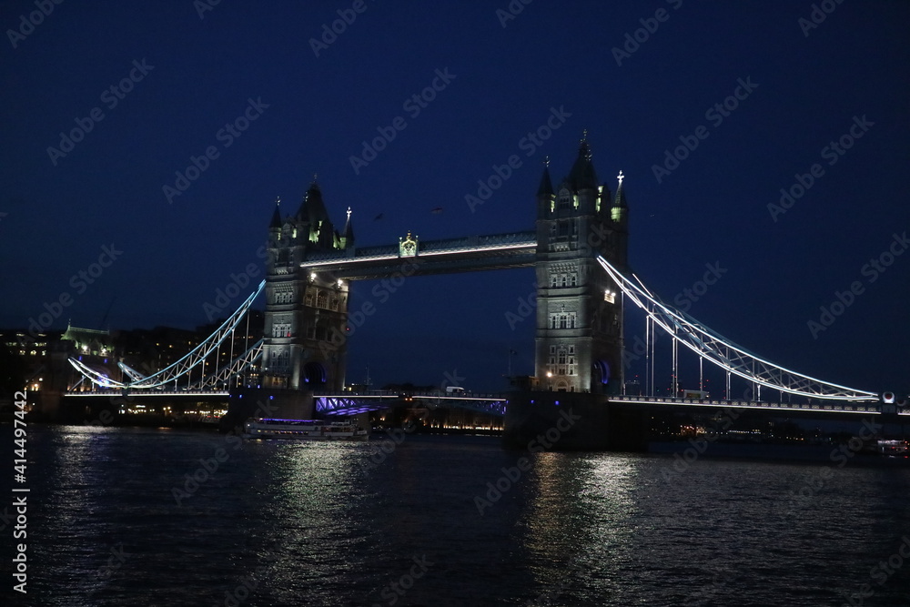 Obraz premium london tower bridge night view