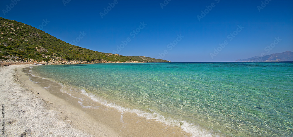 Fototapeta premium Deserted beach with turquoise and transparent sea between the