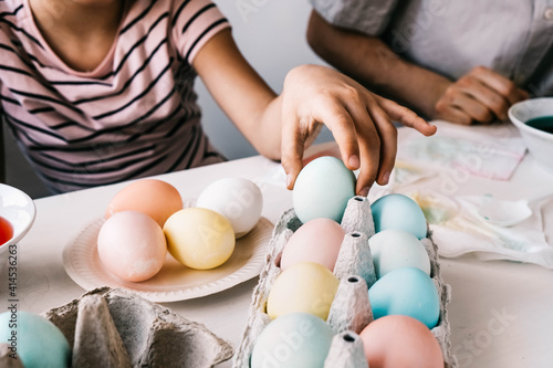 Fotografi Close up girl takes colorful dyed easter eggs