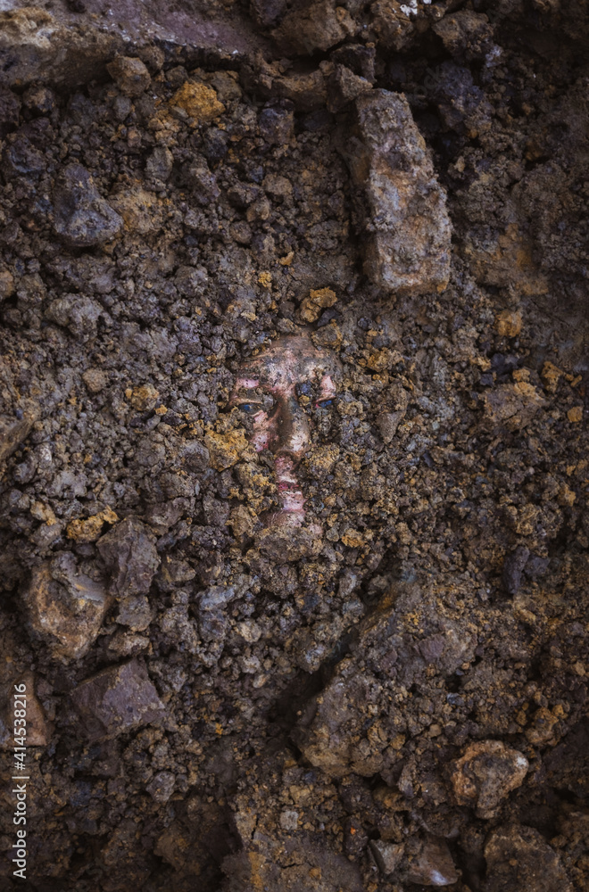 Buried Face Buried Face