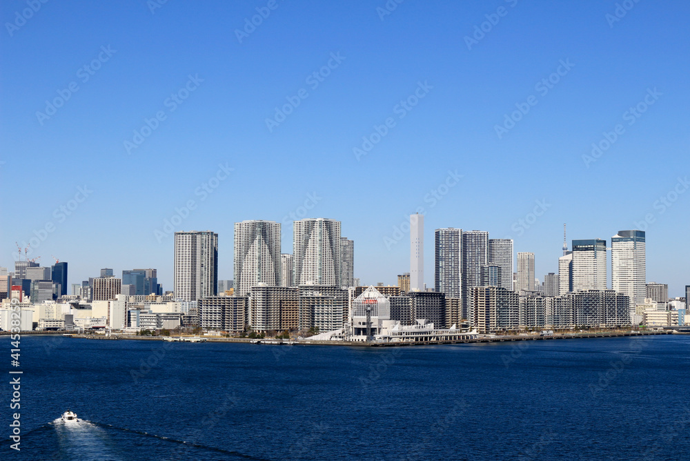 A view of the apartment houses in the bay area lined up from Harumi to Kachidoki, which can be seen from the Rainbow Bridge in Tokyo Bay
