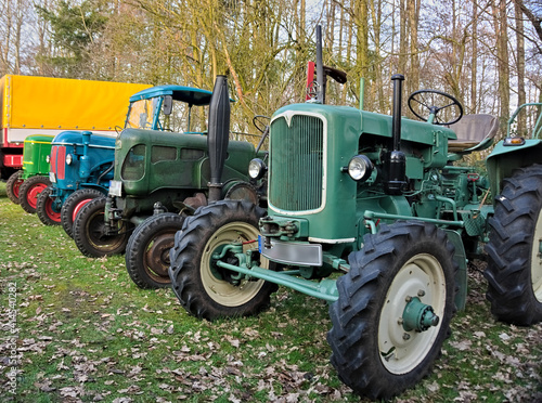 Oldtimer-Traktoren auf einer Oldtimer-Show in Ostfriesland