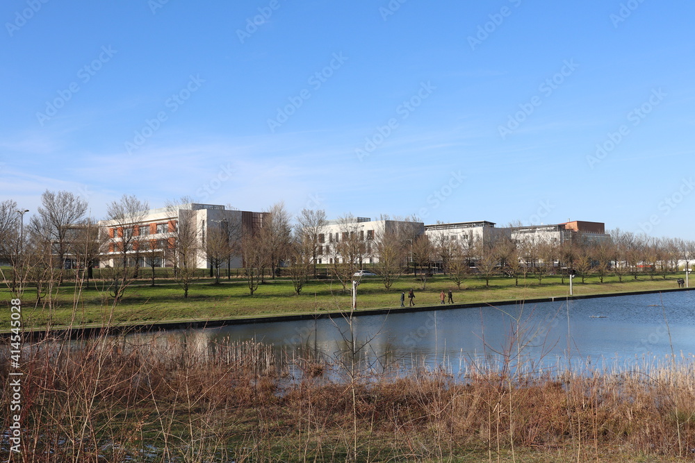 L'hôpital privé de l'est de Lyon, surnommé HPEL, vu de l'extérieur, ville de Saint Priest, département du Rhône, France