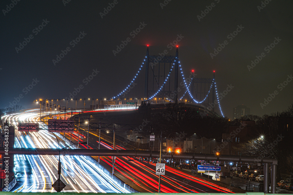 Obraz premium Bridge long exposure NYC Astoria Queens, copy space travel transportation background