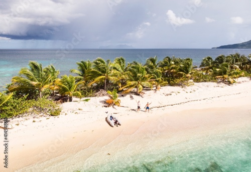Rajska pla  a na Karaibach.  Paradise beach in Caribbean