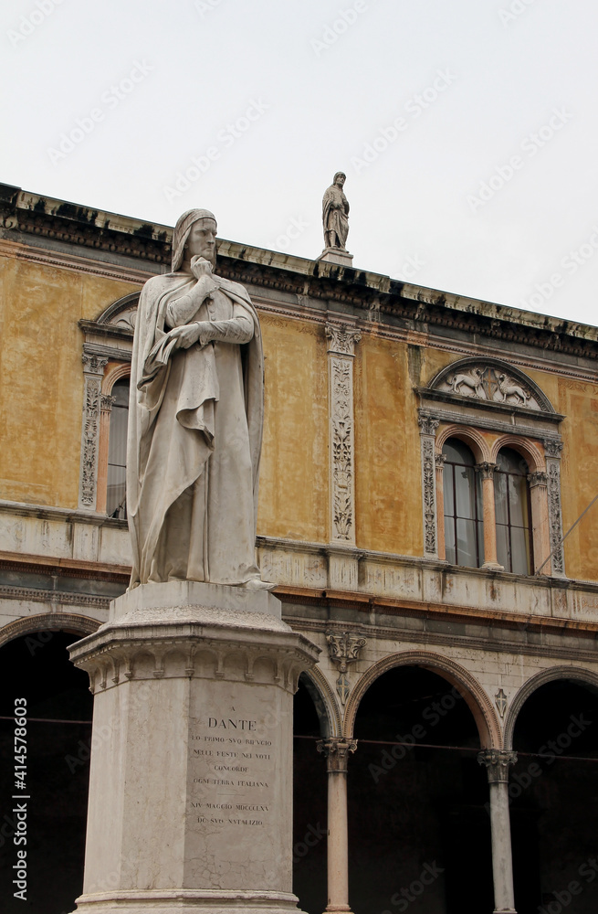 Dante Monument, Piazza Dei Signori, Verona, Italy