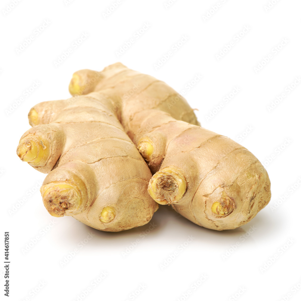 Fototapeta premium ginger root isolated on white background