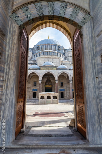 Entrance to Suleymaniye mosque (Suleymaniye Camii) in Istanbul, Turkey.