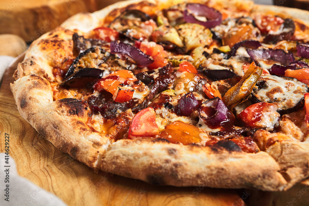 BBQ Pizza with Onions and Seasons Vegetables BBQ Pizza with Onions and Seasons Vegetables