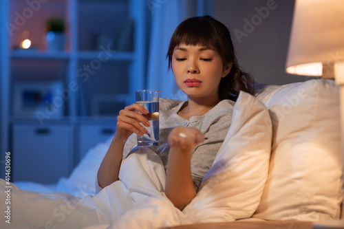 Fotografie people, health and bedtime concept - stressed asian american woman having headac
