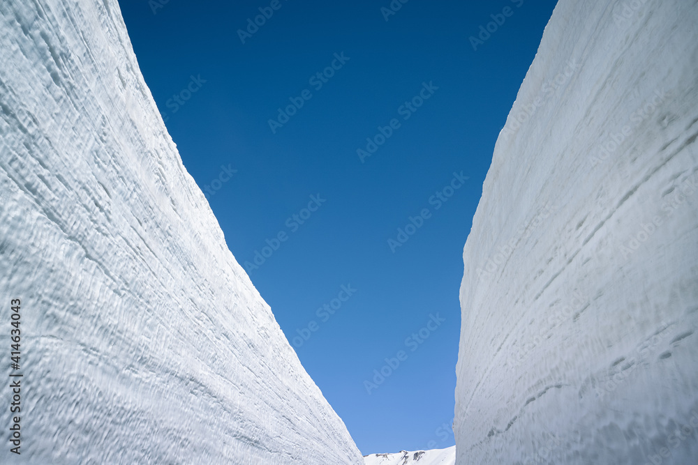 Fototapeta premium great snow wall in toyama