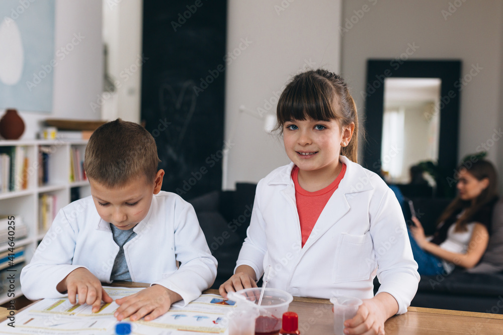 brother and sister do chemical experiments at home brother and sister do chemical experiments at home