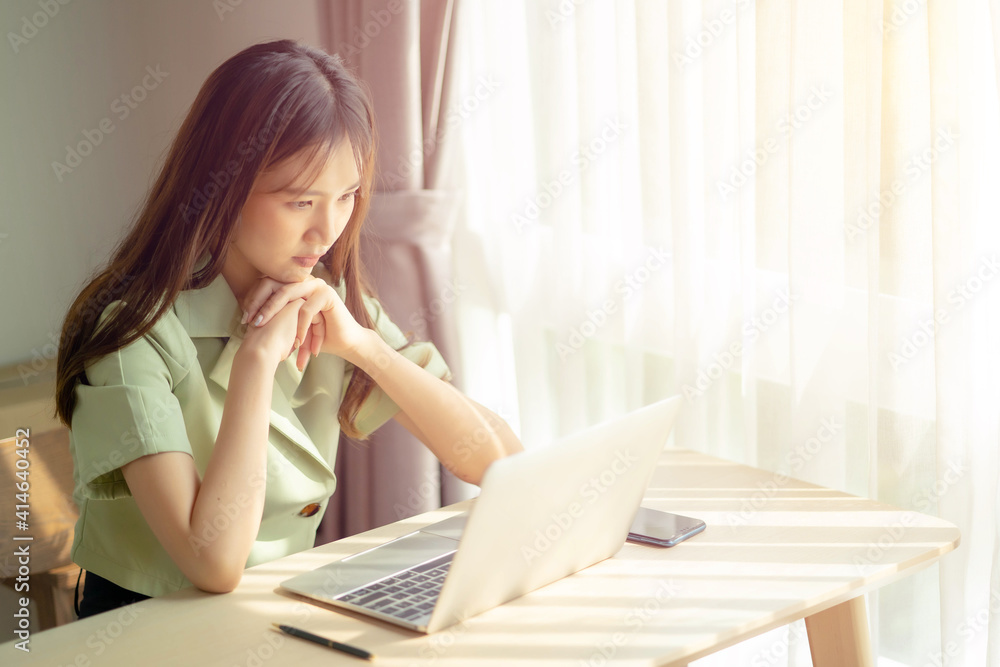 businesswoman thinking reading news e-book on laptop, focused student studying or working on computer, digital education, studying or working at home.