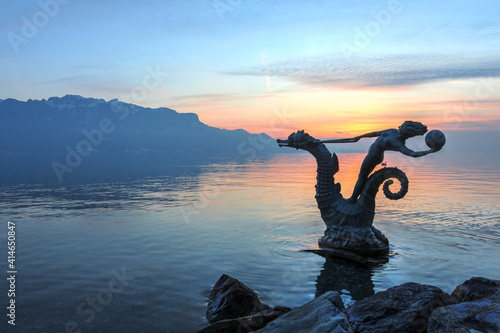 Canvas-taulu Hippocampes statue (sea nymphs riding seahorses by Édouard Marcel Sandoz in 1967