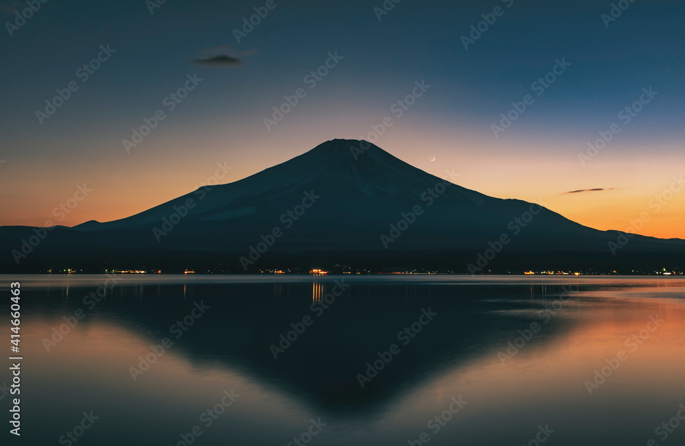 山中湖　夕焼けの富士山