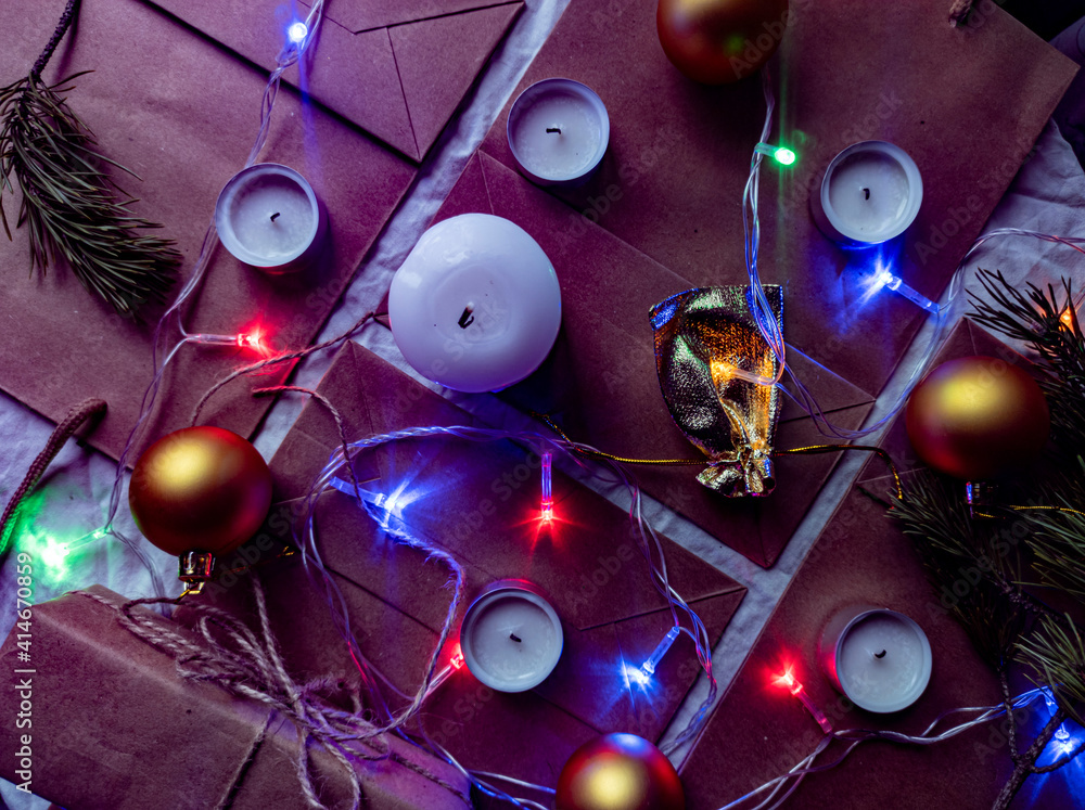 Photo New Year's flat ley. Christmas background. colorful decorations. new year multi-colored illumination. craft bags
