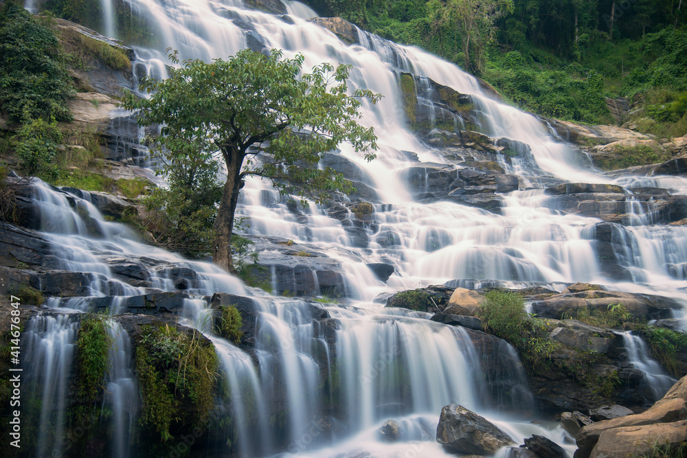 Fototapeta premium Mae-Ya Beautiful Waterfall at Doi Inthanon National Park in Chiang Mai Thailand.