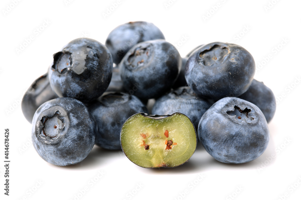 Obraz premium blueberries on a white background