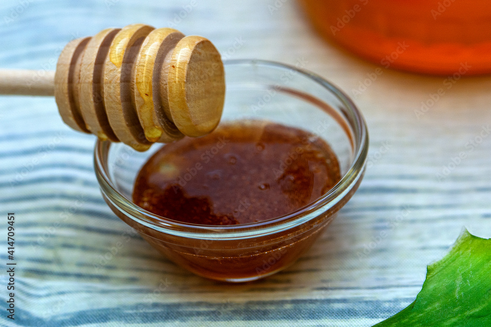 Homemade diy mask for treating dermatitis seborreica with aloe vera, honey and cinnamon Homemade diy mask for treating dermatitis seborreica with aloe vera, honey and cinnamon
