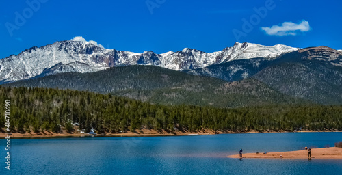 Fototapeta Naklejka Na Ścianę i Meble -  Panorama Snow-capped and forested mountains near a mountain lake, Pikes Peak Mountains in Colorado Spring, Colorado, US