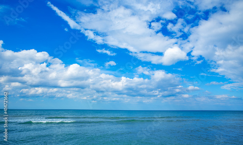 Fototapeta Naklejka Na Ścianę i Meble -  Beautiful sky and blue sea