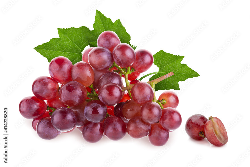 Obraz premium Ripe red grape. Pink bunch with leaves isolated on white. With clipping path.