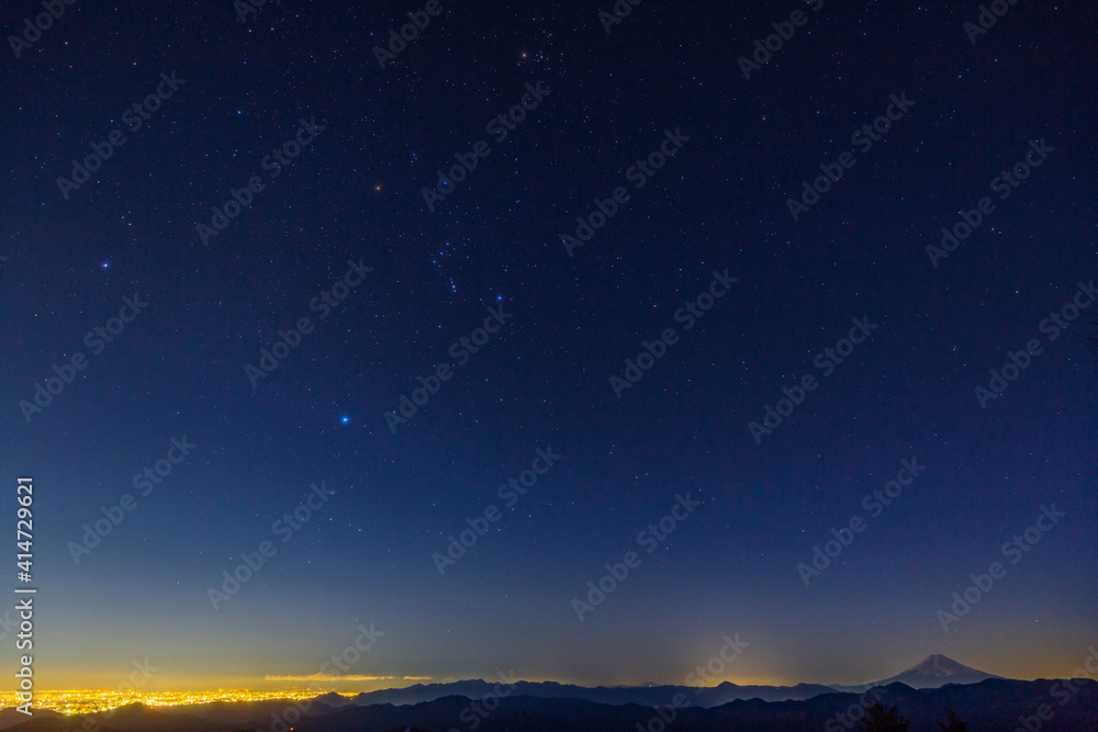 Fototapeta premium 雲取山より、富士山と東京夜景
