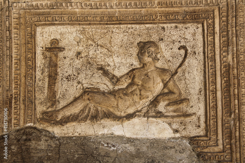 Herculanum, bas-relief
 photo