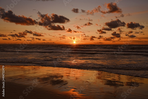 Fototapeta Naklejka Na Ścianę i Meble -  Beautiful sunset on the Baltic sea beach