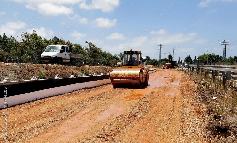 road works , soil compaction , bulldozer , tractor , road construction ...