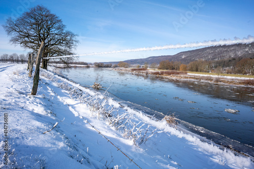 Fluss im Winter