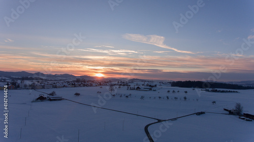Schneelandschaft im Sonnenuntergang