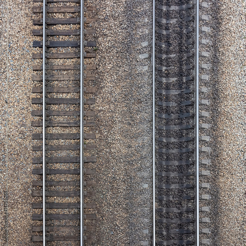 Fényképezés Two parallel railroad tracks from old wooden sleepers and new concrete sleepers on rubble base