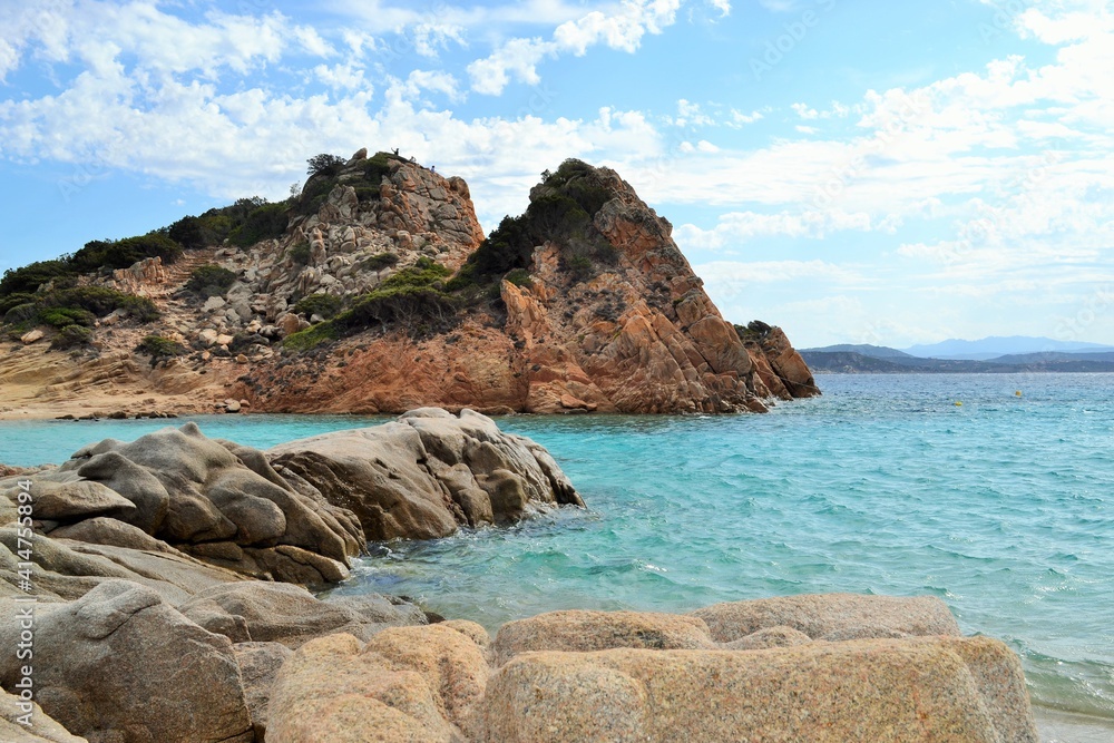 plage et roche en Sardaigne