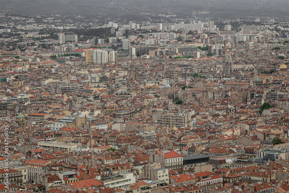 Obraz premium Marseille is a city of a thousand colors, seen from the rooftops