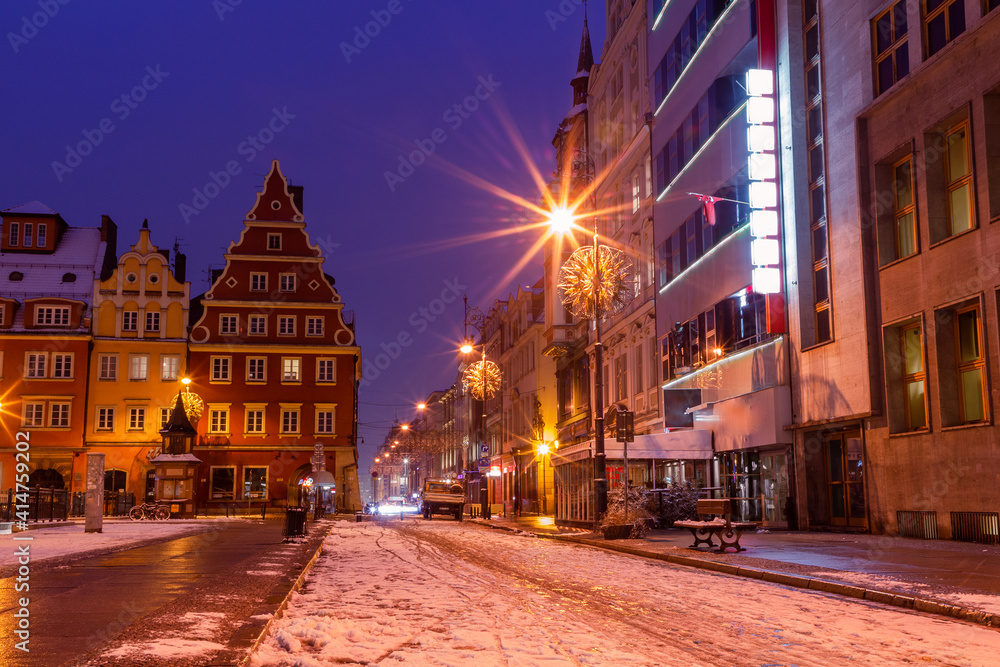Naklejka premium beautiful christmas-decorated wroclaw square poland