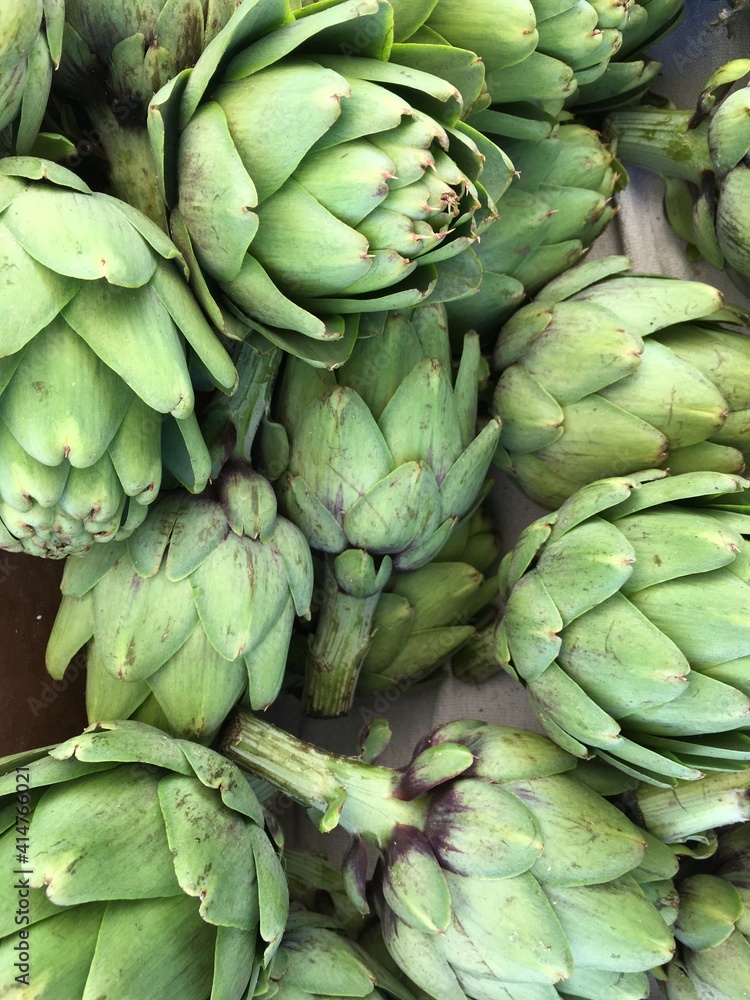 Obraz premium artichokes at the market