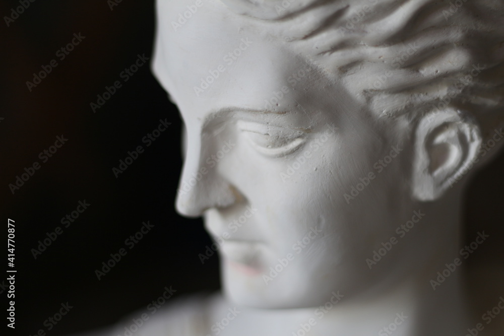 female statue
female statue