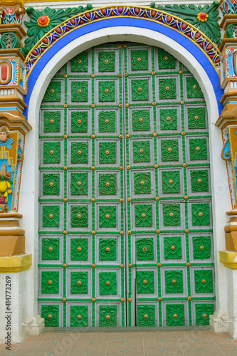 Hermoso portón artesanal de iglesia en Chignahuapan Puebla photo