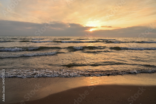 Fototapeta Naklejka Na Ścianę i Meble -  dawn on the sea