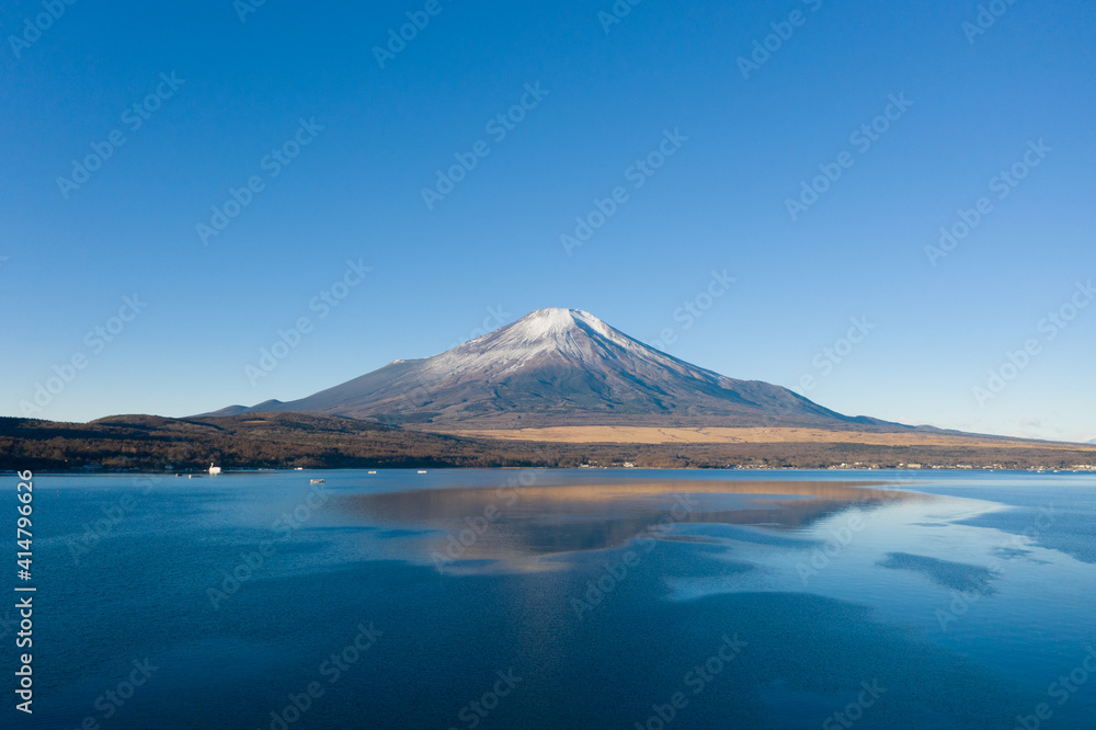 富士山　山中湖　空撮　湖面　風景